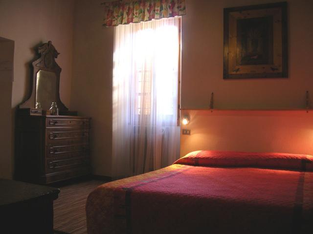 Le Camelie Bed & Breakfast Brissago-Valtravaglia Bilik gambar